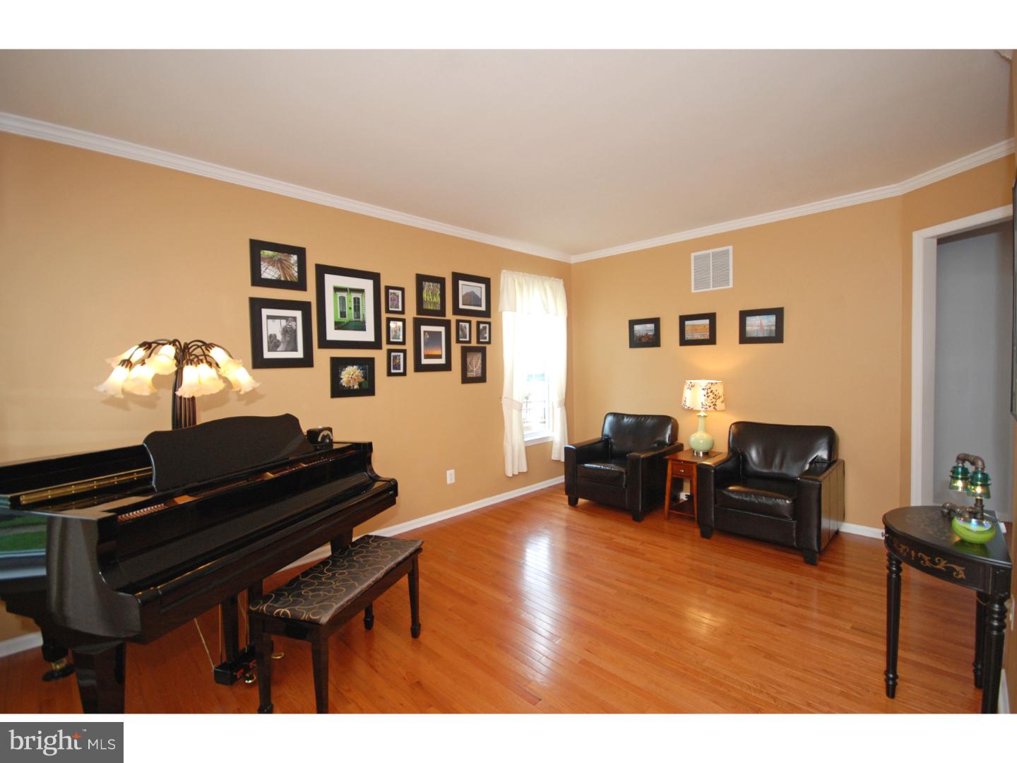 29 Keswick Road East Windsor, NJ 08520 - Photo 3 of 20