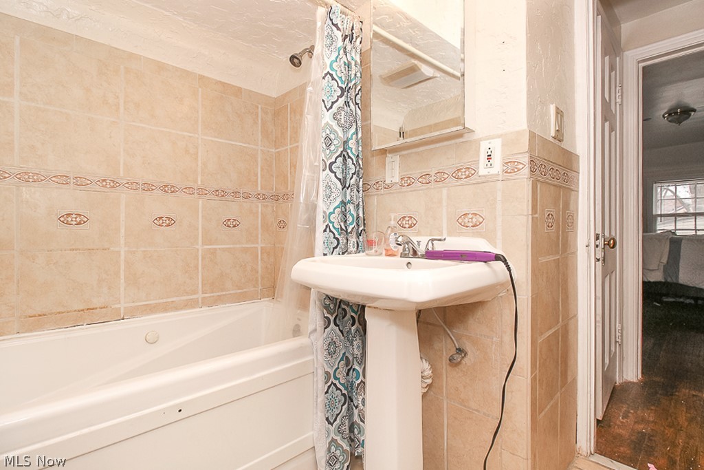 2050 Staunton Road Cleveland, OH 44118 - Photo 24 of 35