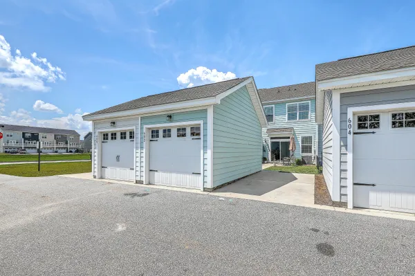 $284,700 | 602 Ravensridge Lane, Moncks Corner, SC 29461