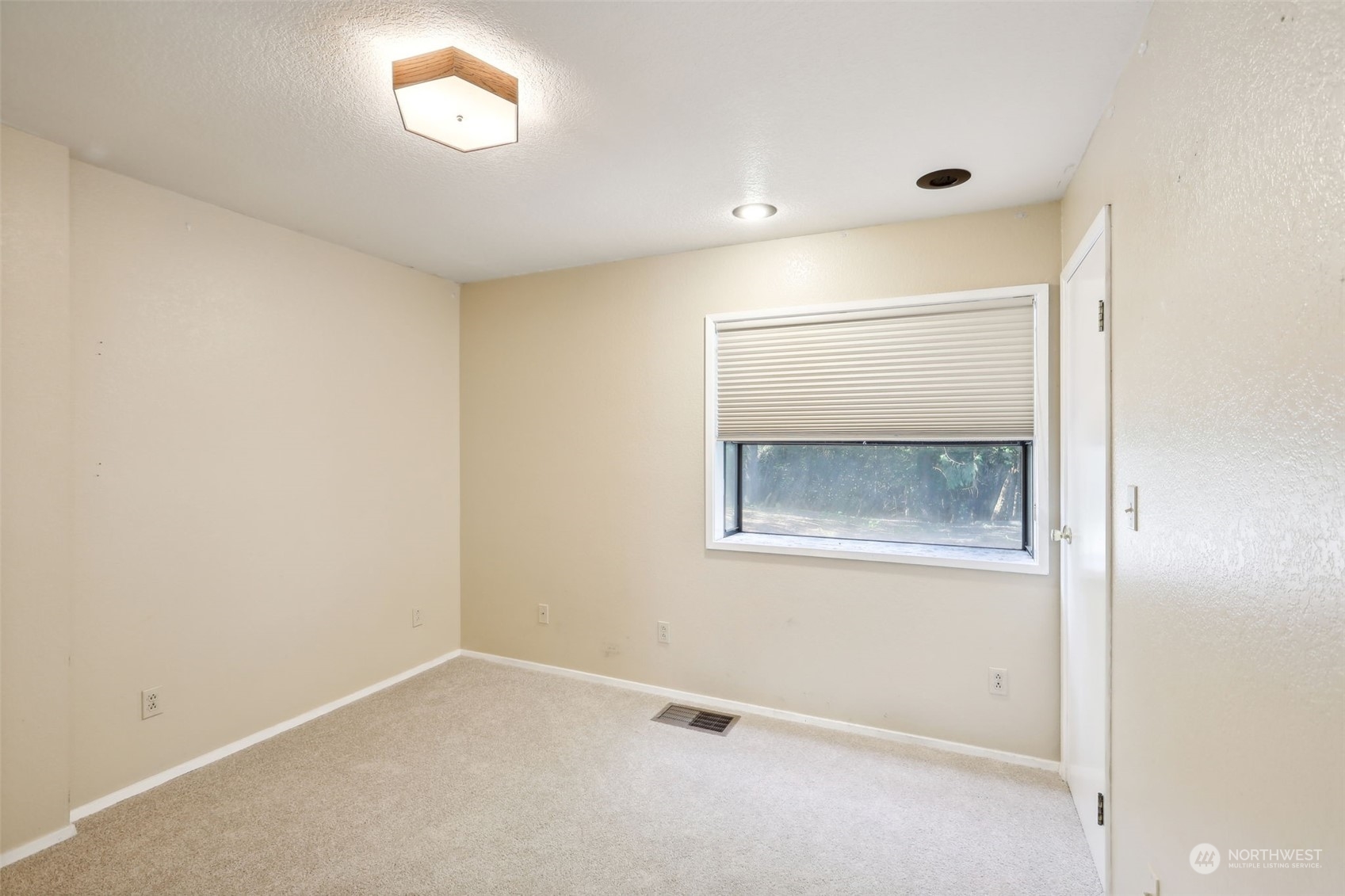 5817 Cady Road Everett, WA 98203 - Photo 19 of 35
