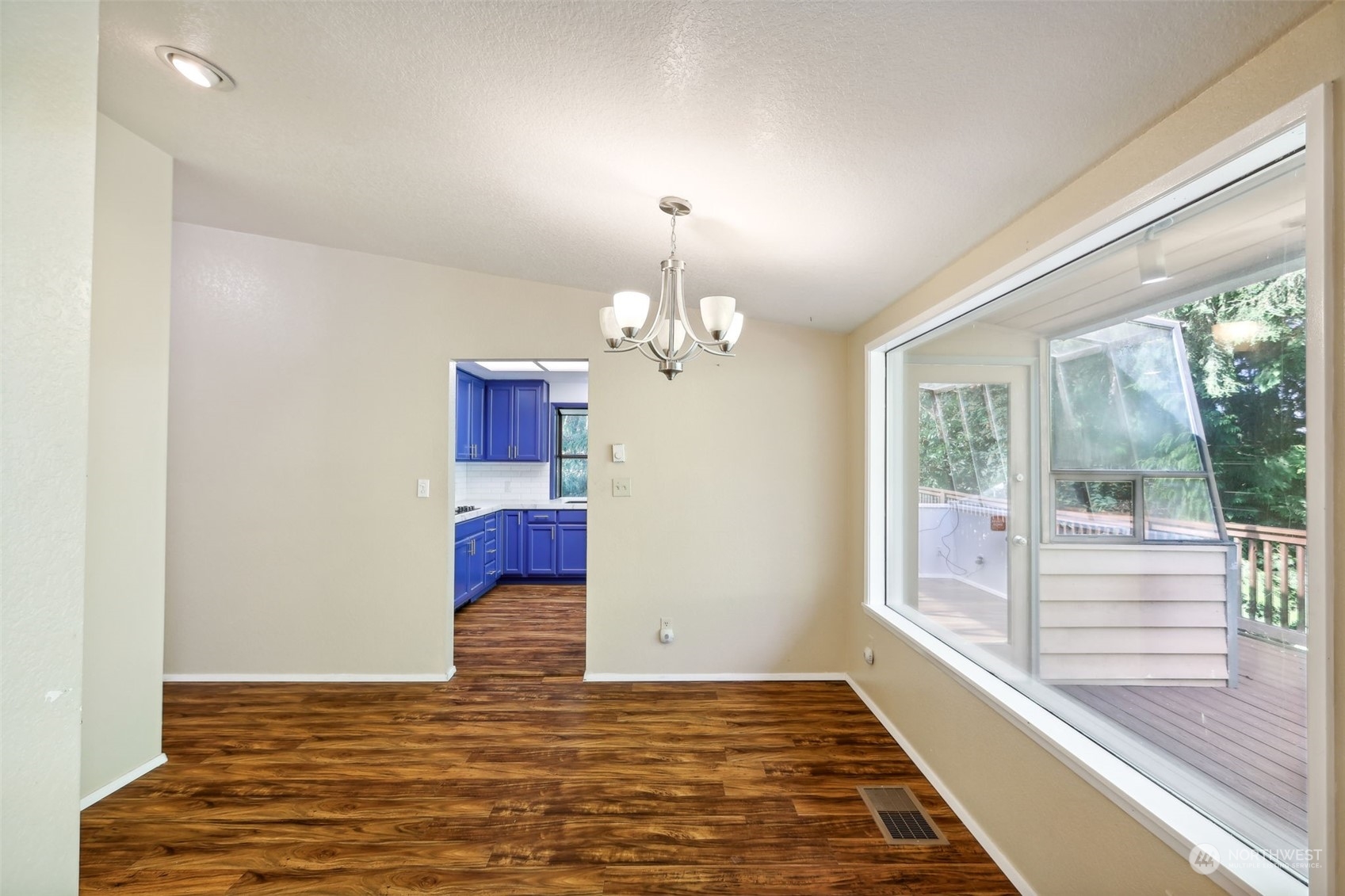 5817 Cady Road Everett, WA 98203 - Photo 4 of 35