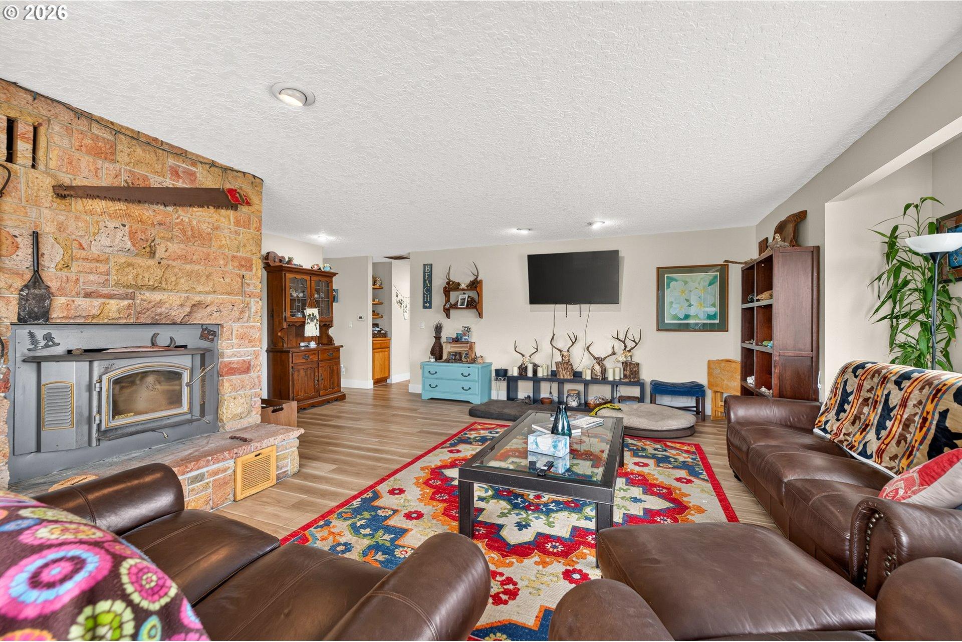 12345 Southwest Spring Hill Road Gaston, OR 97119 - Photo 13 of 47 Living Room
