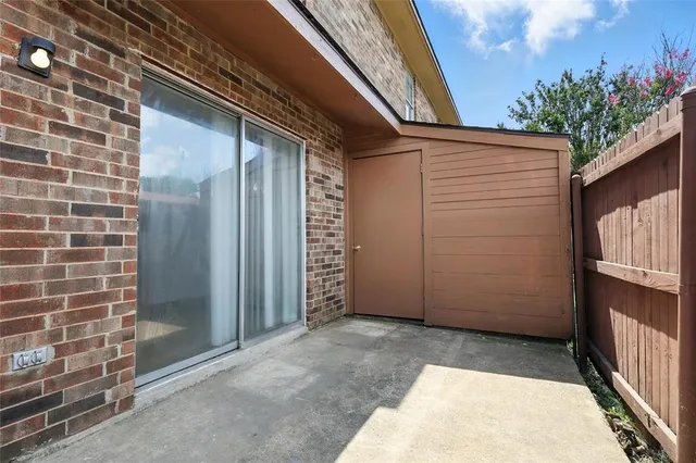 a view of a fountain in front of a house