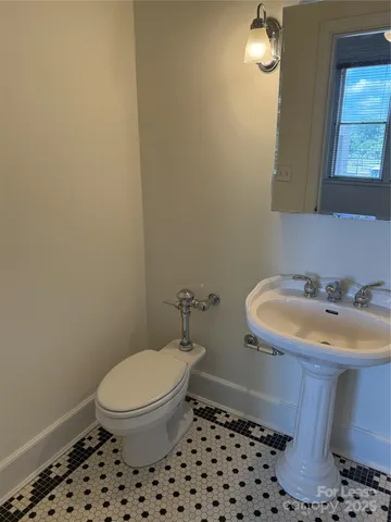 $1,399 | 515 North Church Street, Unit 204, Charlotte, NC 28202