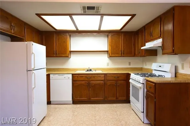 $1,350 | 6619 West Tropicana Avenue, Unit 202, Las Vegas, NV 89103