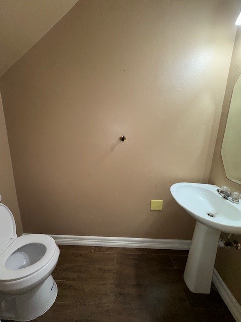 6815 Independence Boulevard Baytown, TX 77521 - Photo 23 of 24 a bathroom with a toilet