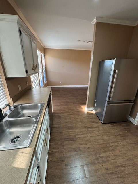 6815 Independence Boulevard Baytown, TX 77521 - Photo 10 of 24 a view of a kitchen cabinets a sink and dishwasher