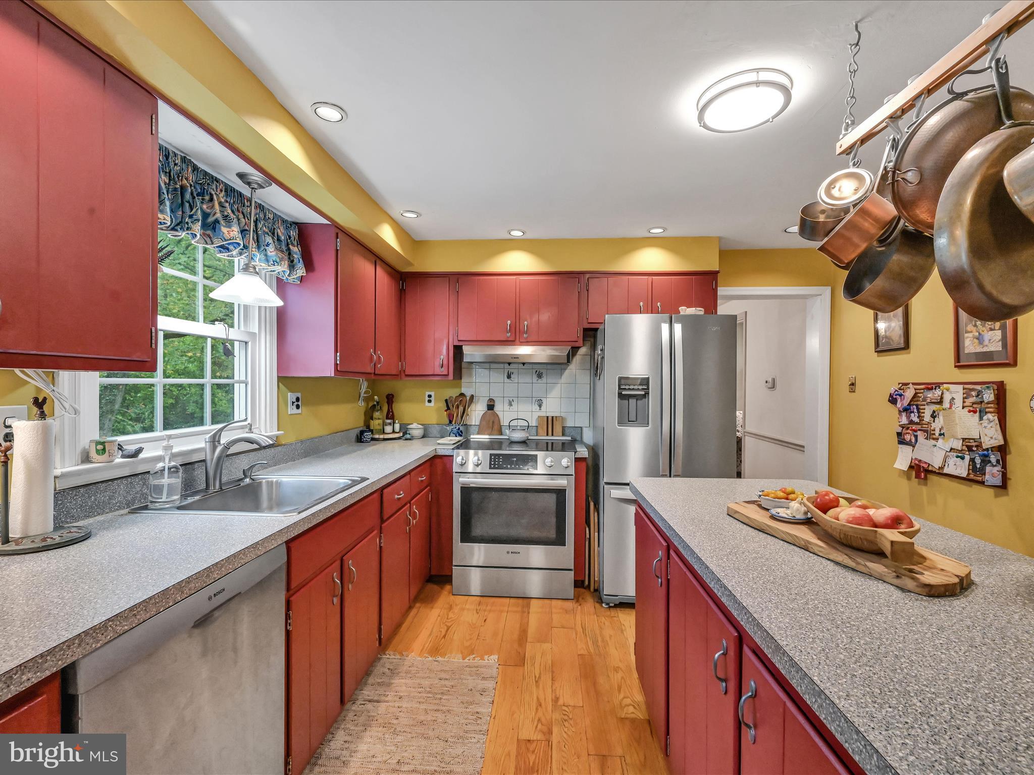 2 Cold Spring Road Media, PA 19063 - Photo 18 of 55 Colorful, Warm and Inviting!