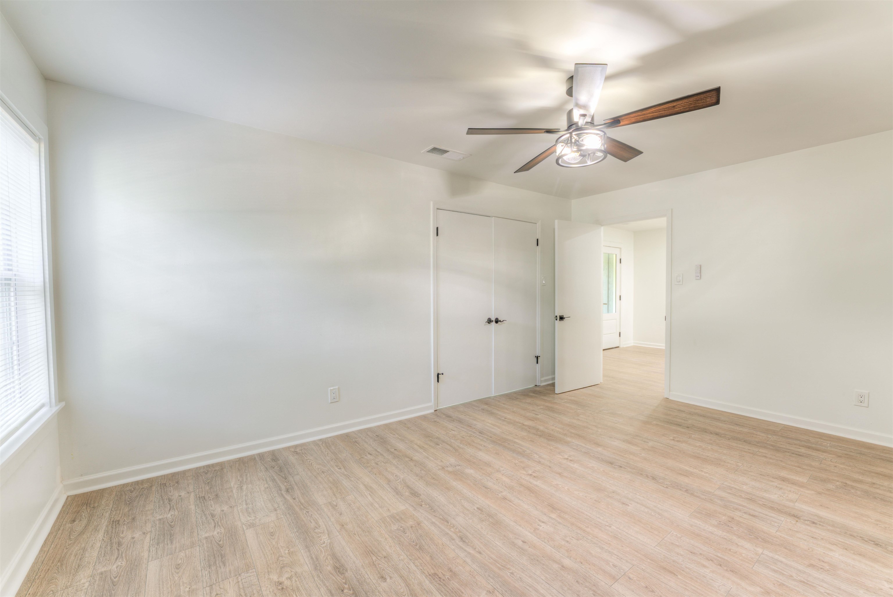 6224 Benjestown Road Memphis, TN 38127 - Photo 23 of 36 an empty room with fan and windows