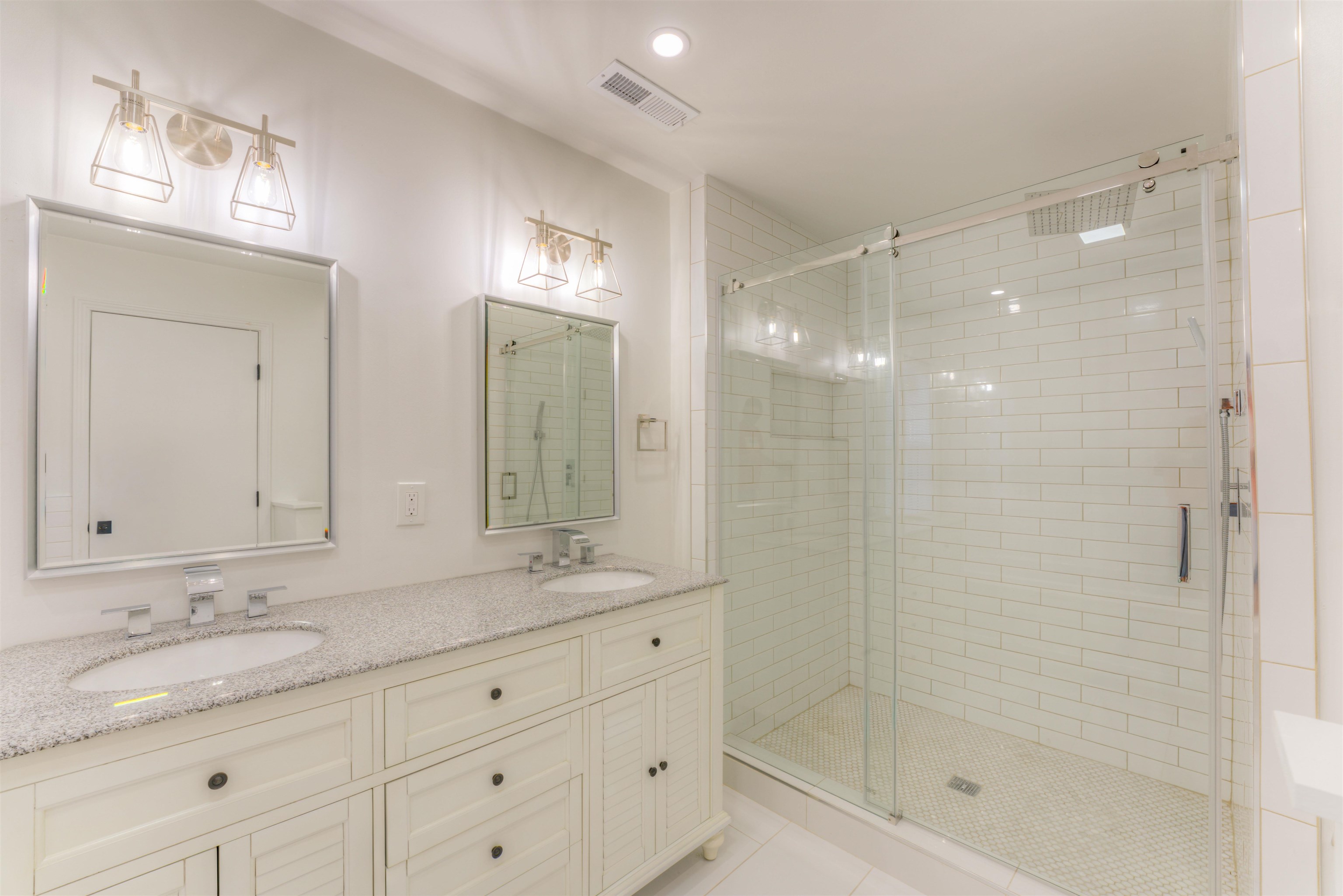 6224 Benjestown Road Memphis, TN 38127 - Photo 26 of 36 a bathroom with double sink and a mirror