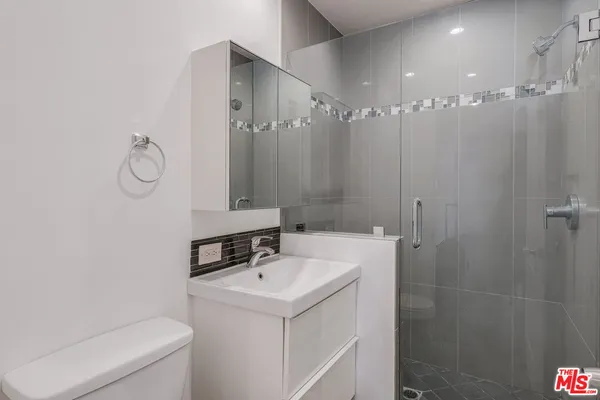 $4,650 | 1055 South Bedford Street, Unit 2, Los Angeles, CA 90035