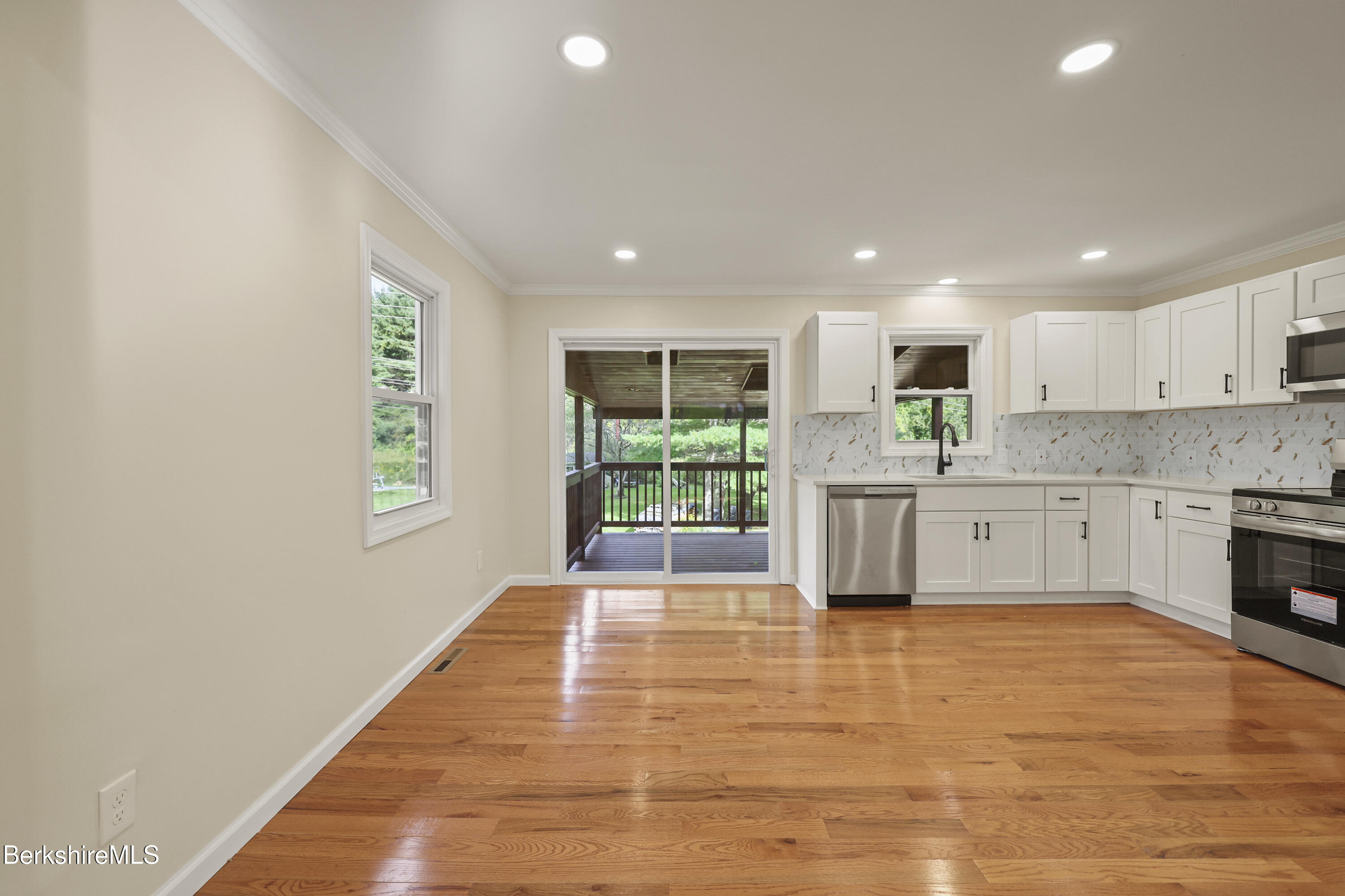 306 Partridge Road Pittsfield, MA 01201 - Photo 23 of 55 Dining Area