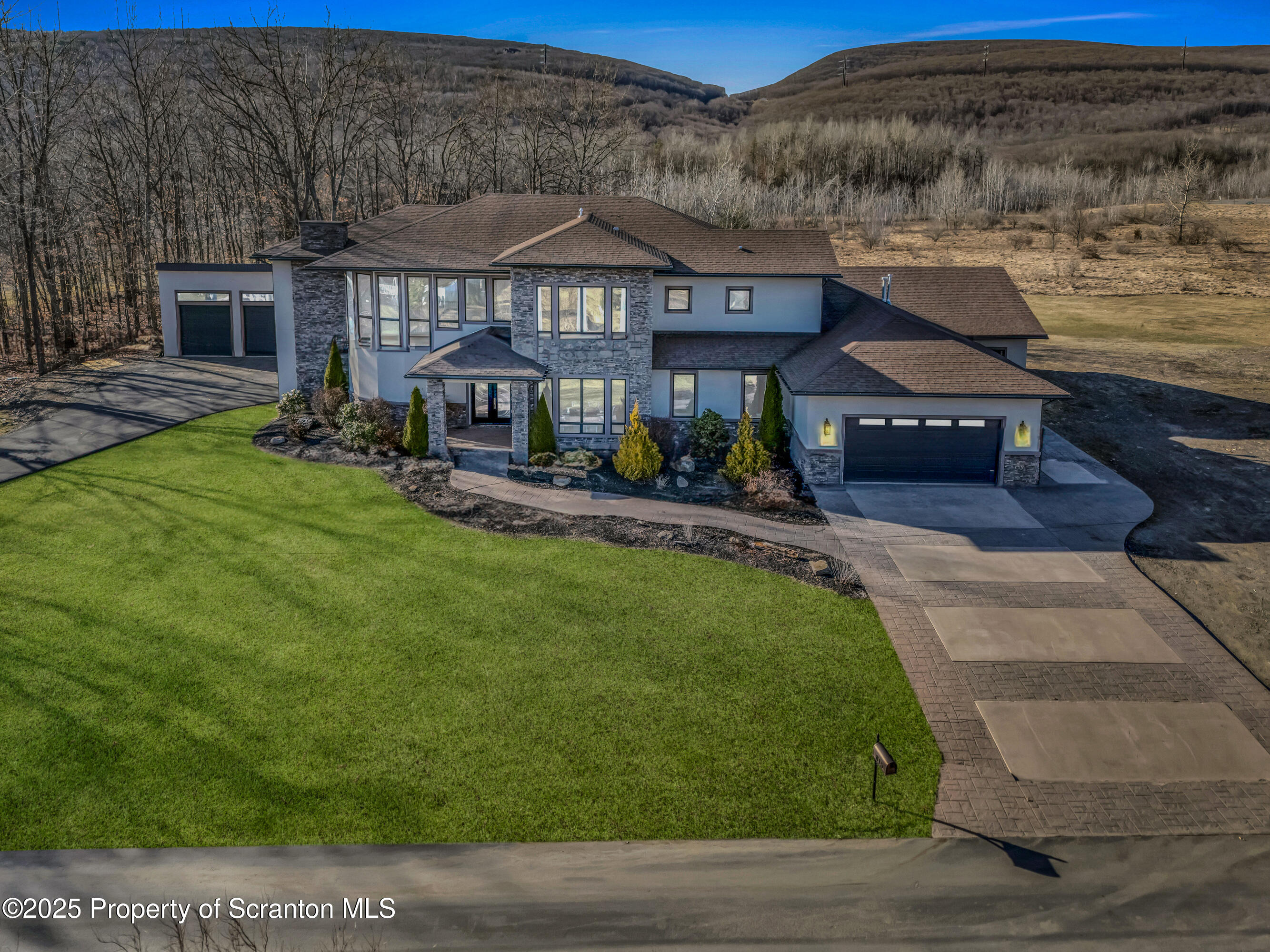 815 Oak Street Archbald, PA 18403 - Photo 1 of 85 Oak_-18