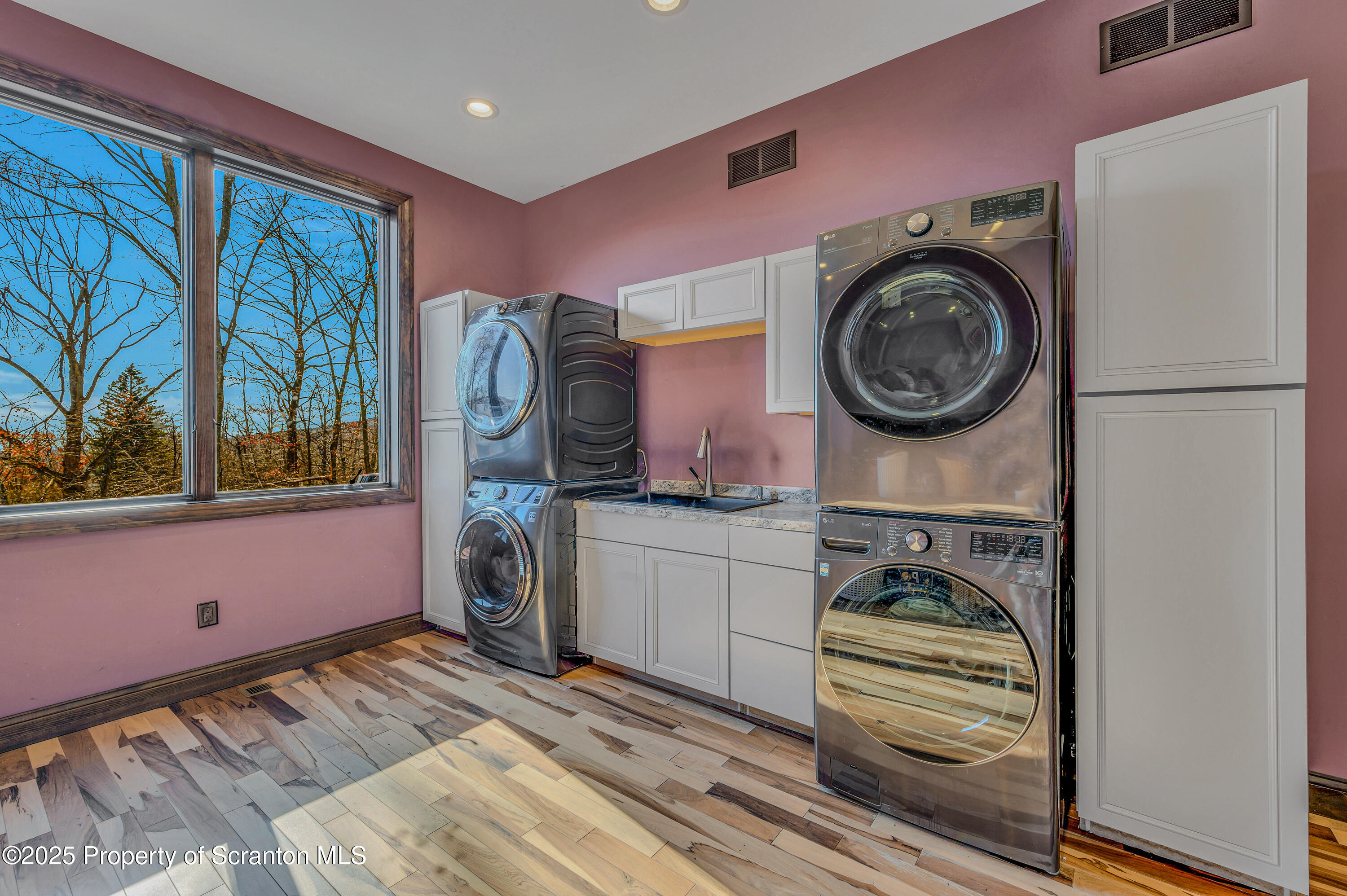 815 Oak Street Archbald, PA 18403 - Photo 59 of 85 a utility room with a stove a washer and dryer