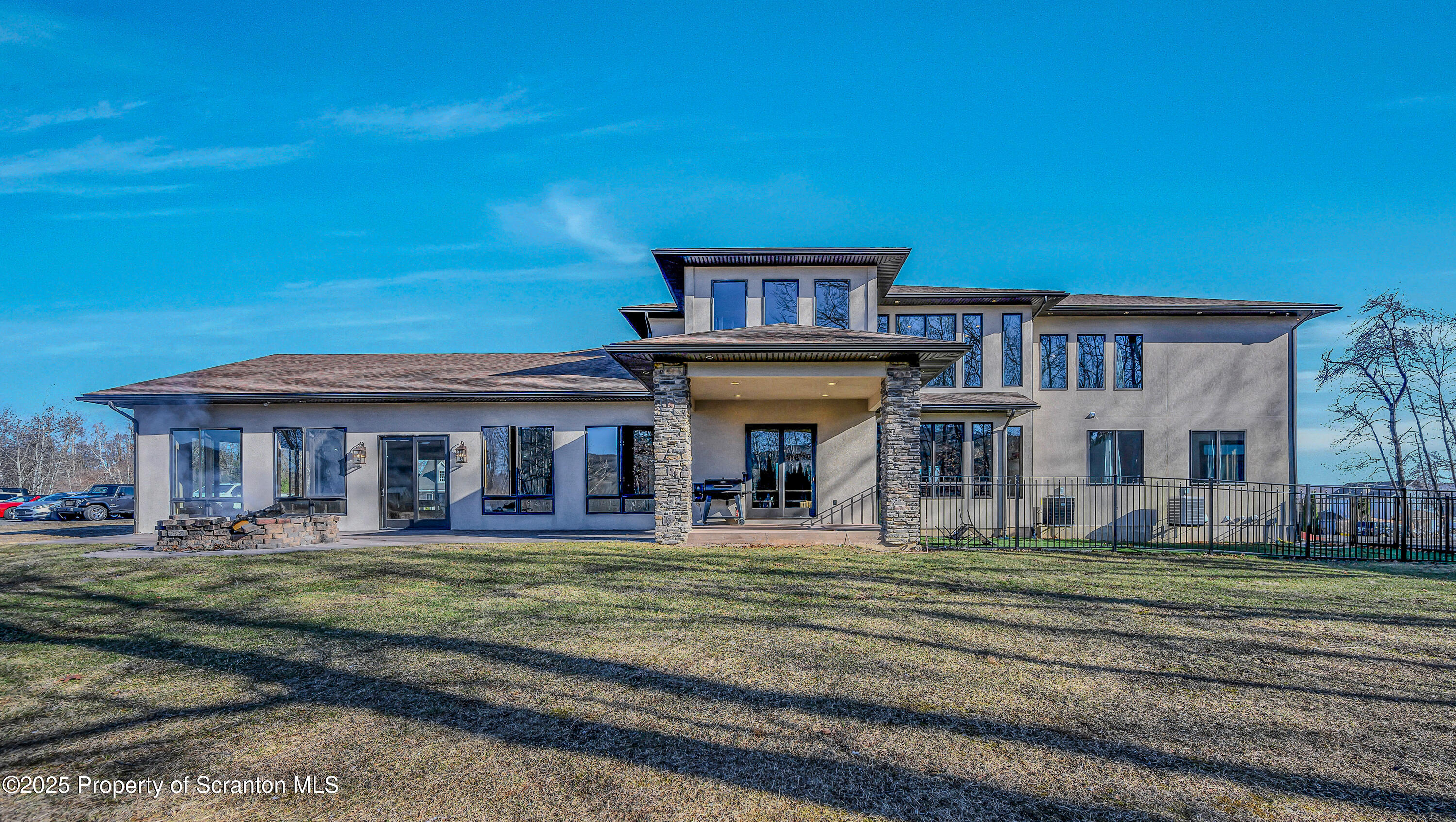 815 Oak Street Archbald, PA 18403 - Photo 6 of 85 a front view of a house with a garden