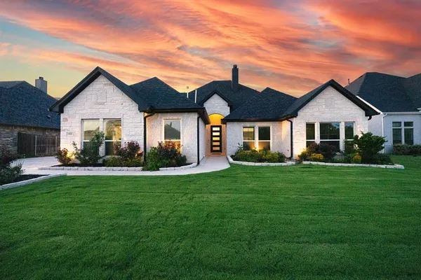 $699,950 | 1024 Whisper Willows Drive, Fort Worth, TX 76052