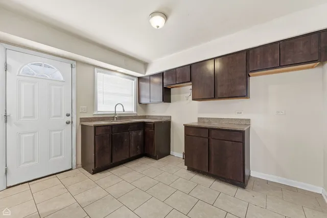 $189,900 | 16364 Evans Avenue, South Holland, IL 60473