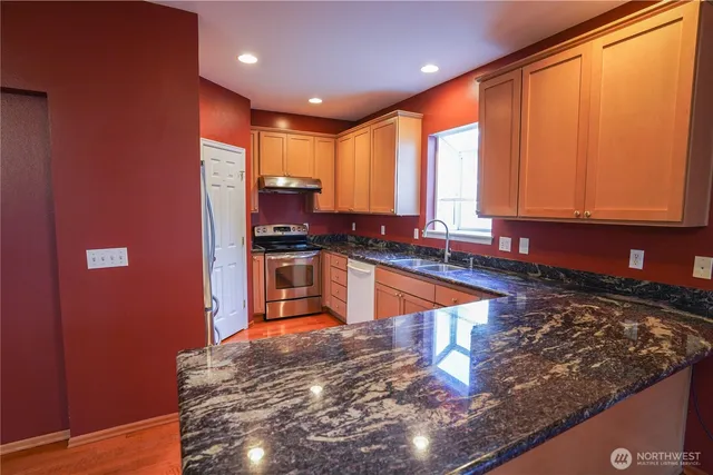 $3,900 | 11720 114th Place Northeast, Kirkland, WA 98034