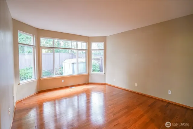 $3,900 | 11720 114th Place Northeast, Kirkland, WA 98034