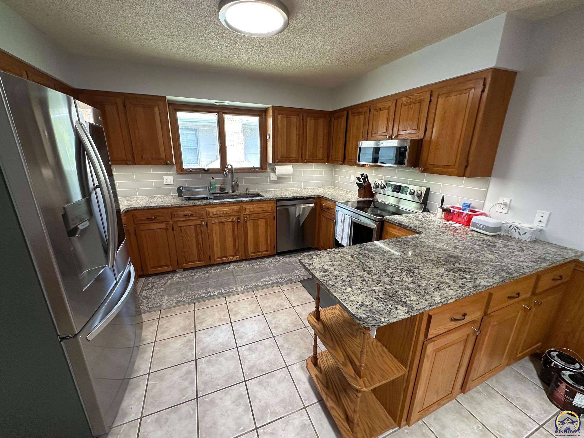2802 Prairie Street Emporia, KS 66801 - Photo 11 of 37 Kitchen