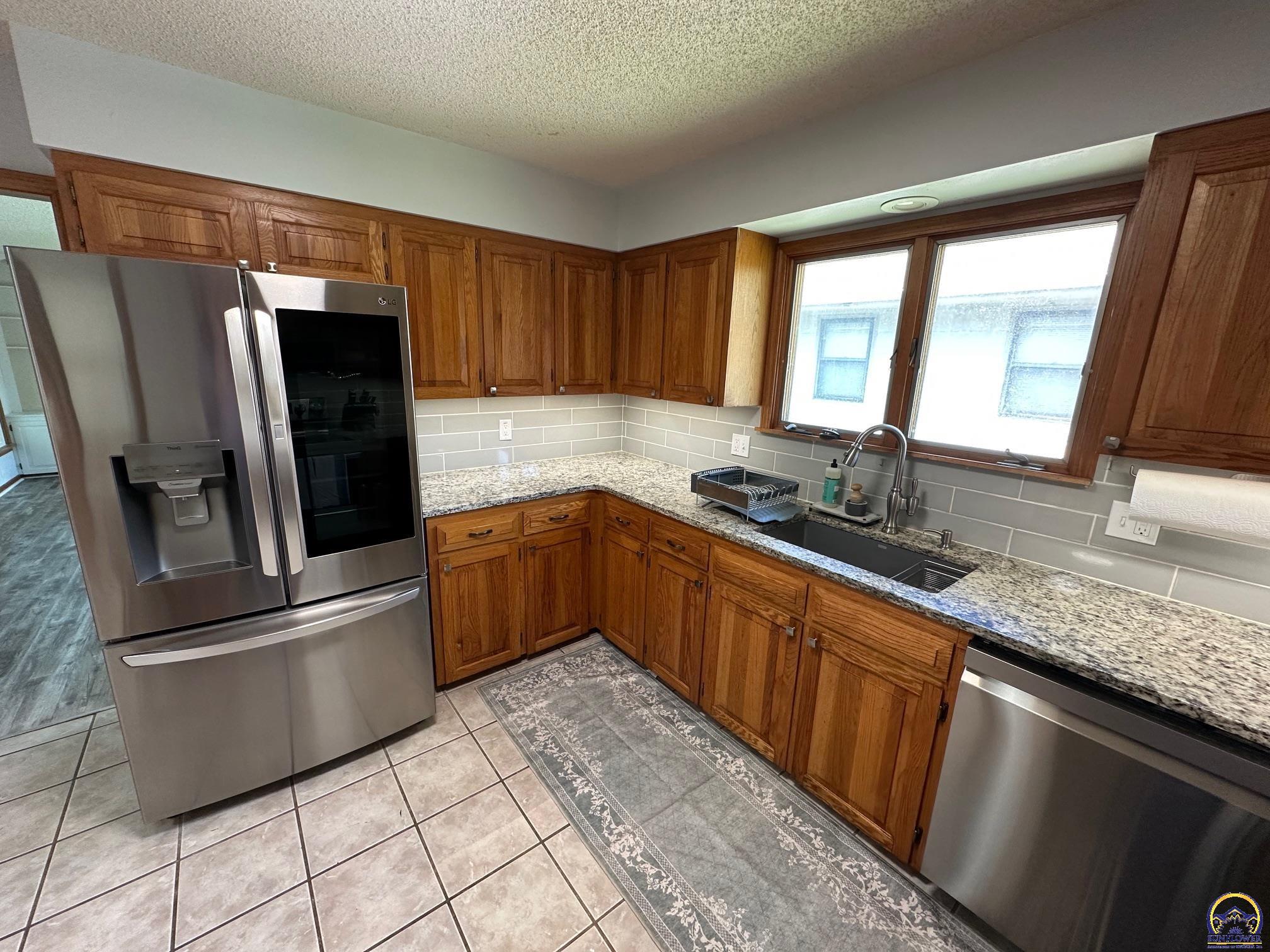 2802 Prairie Street Emporia, KS 66801 - Photo 13 of 37 Kitchen
