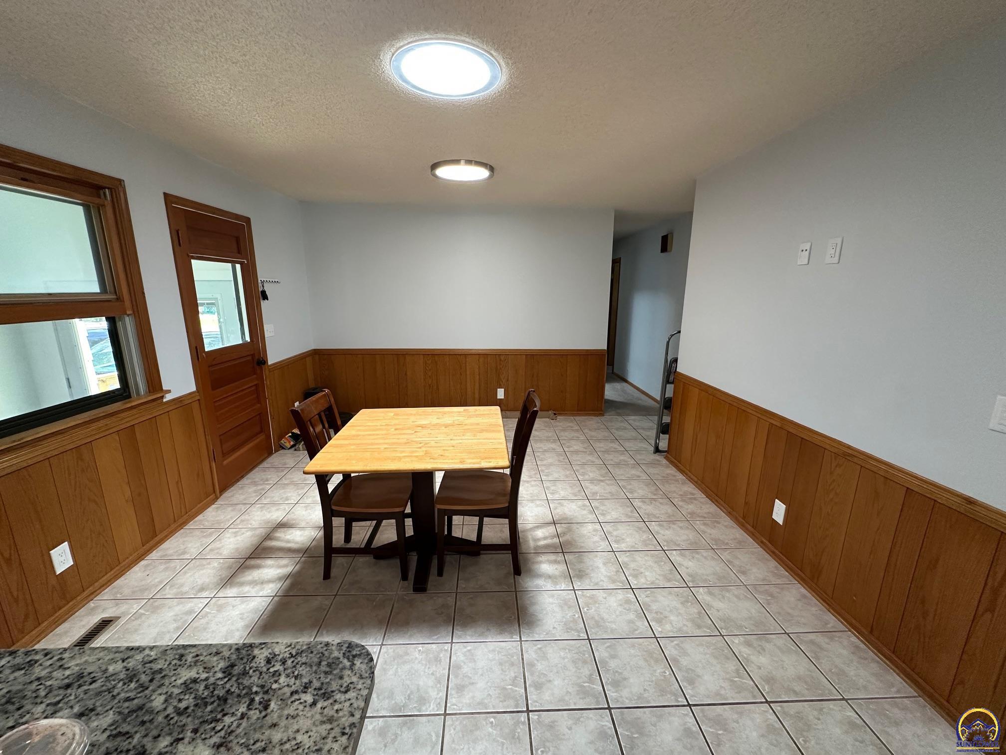 2802 Prairie Street Emporia, KS 66801 - Photo 14 of 37 Dining Room