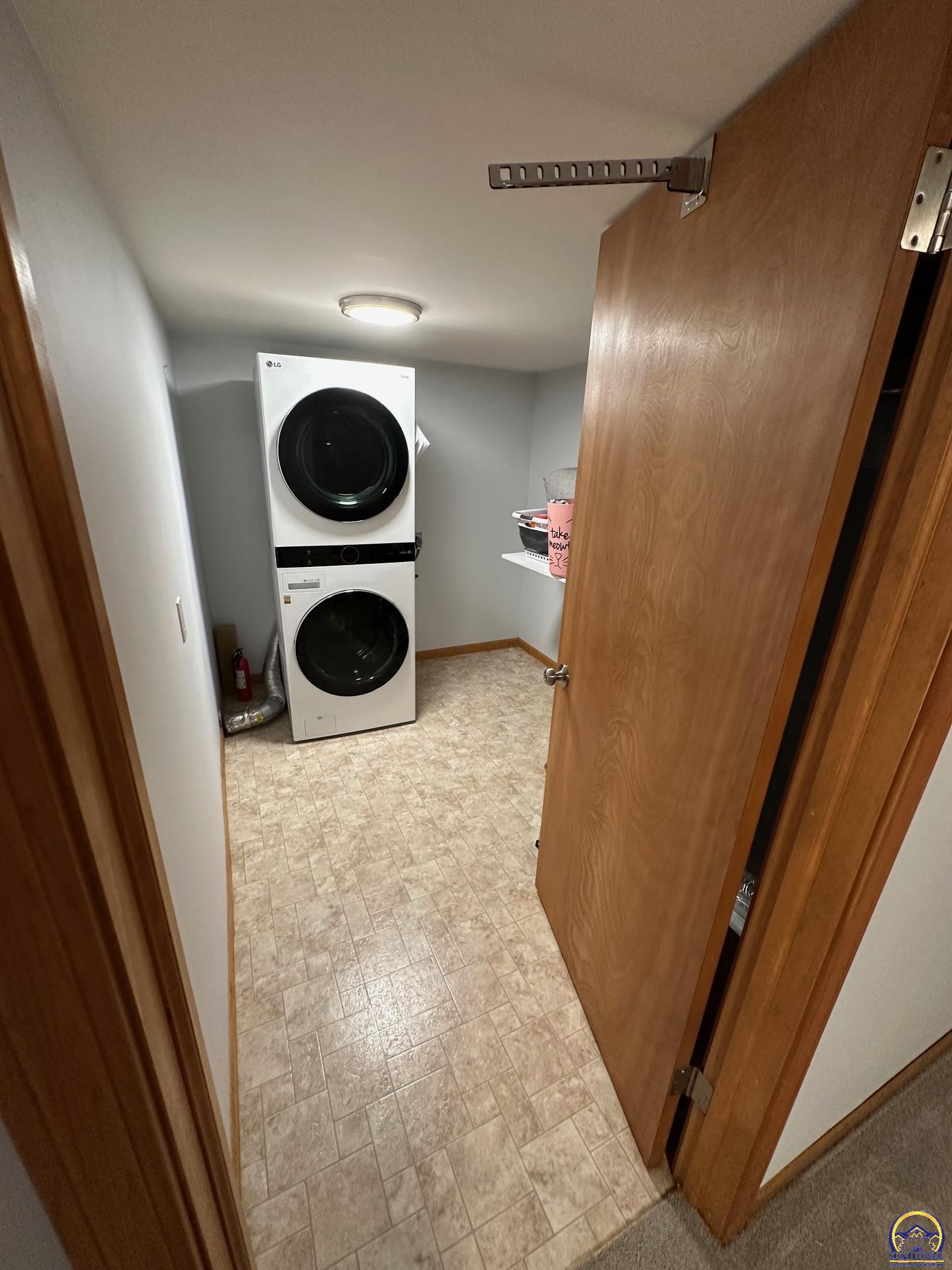 2802 Prairie Street Emporia, KS 66801 - Photo 24 of 37 Laundry Room