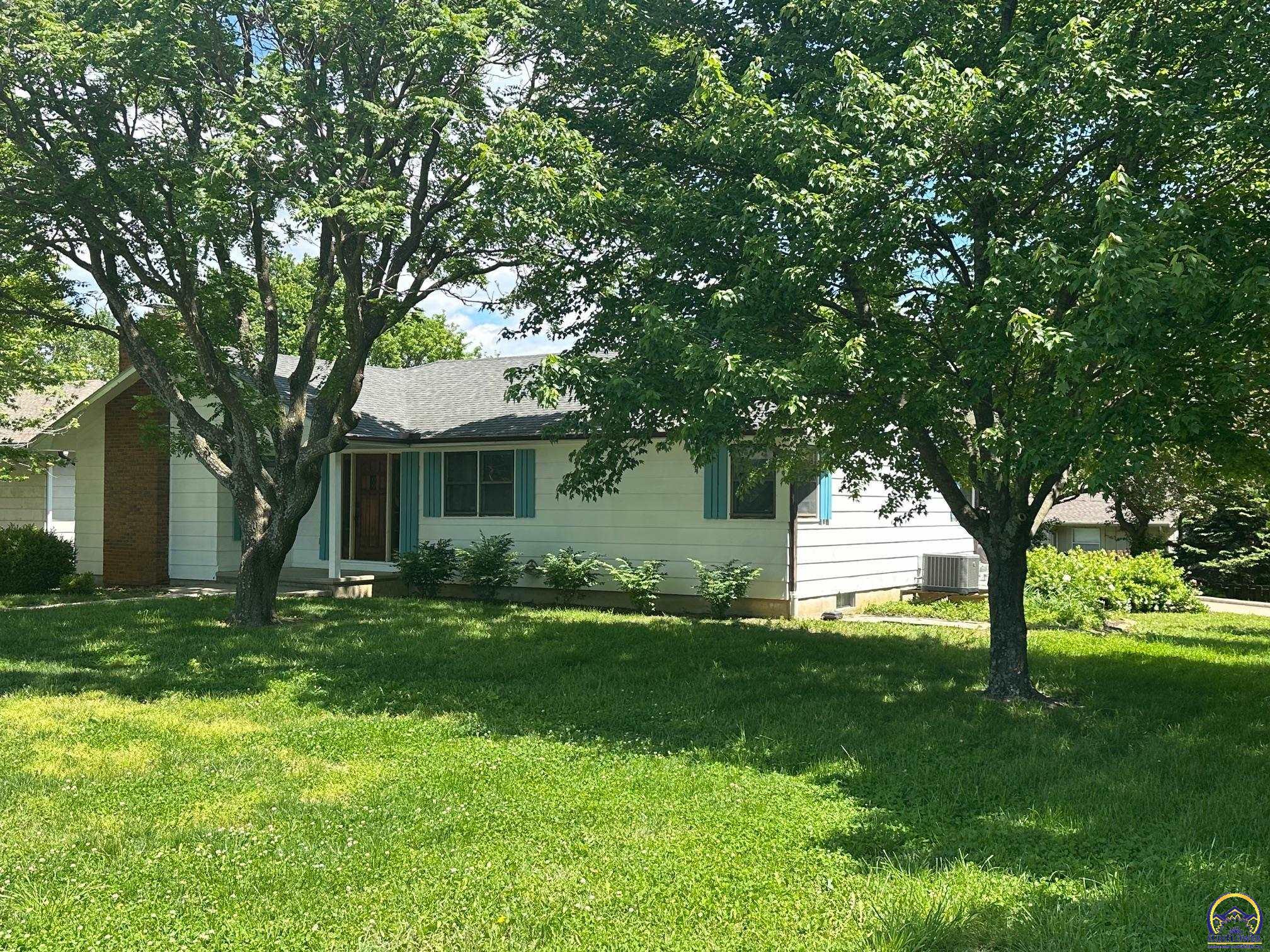 2802 Prairie Street Emporia, KS 66801 - Photo 3 of 37 side view