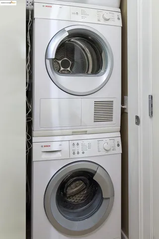 a close up view of a washer and dryer