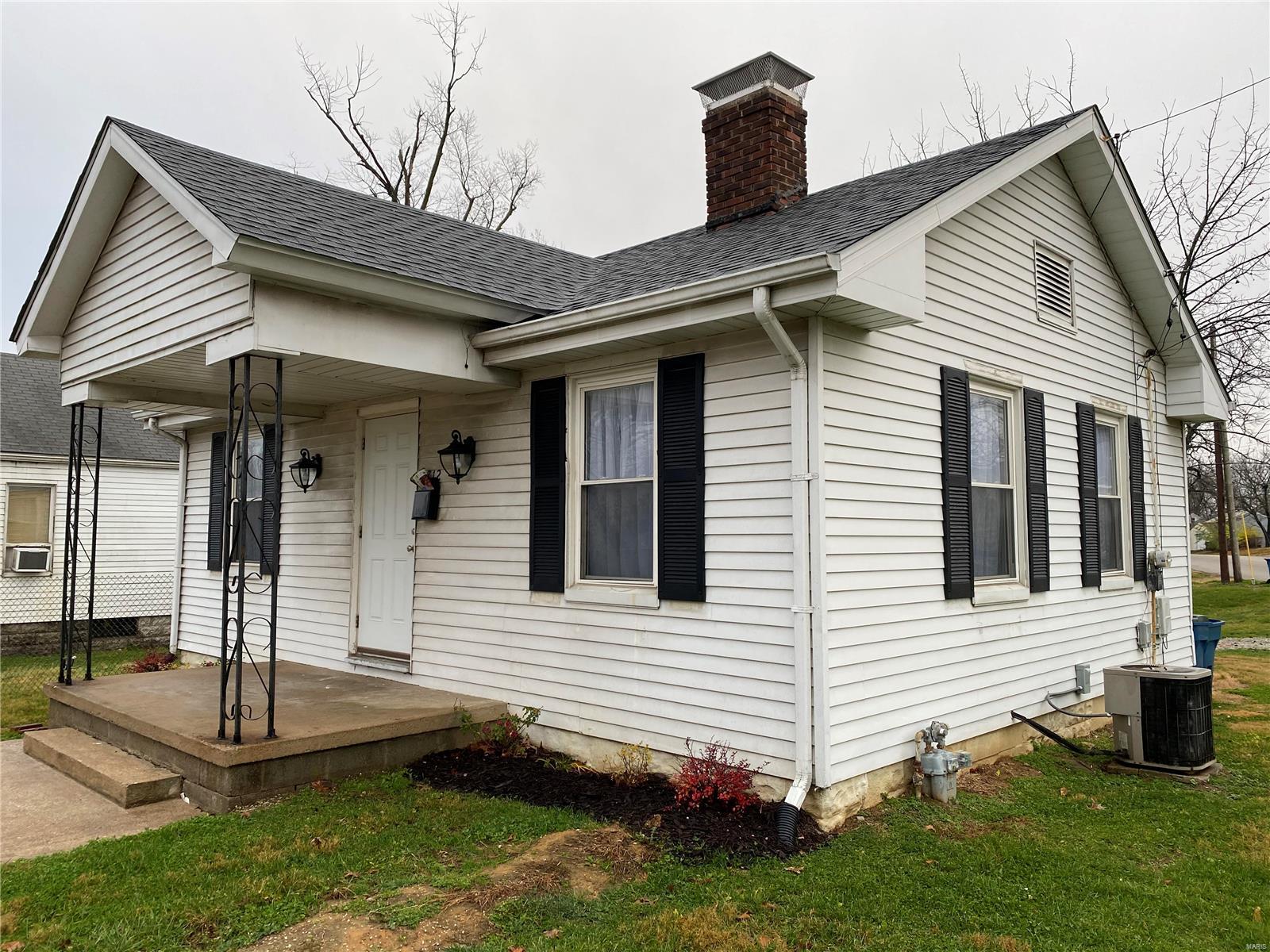 812 Milton Road Alton, IL 62002 - Photo 2 of 12 Gallery Image 2