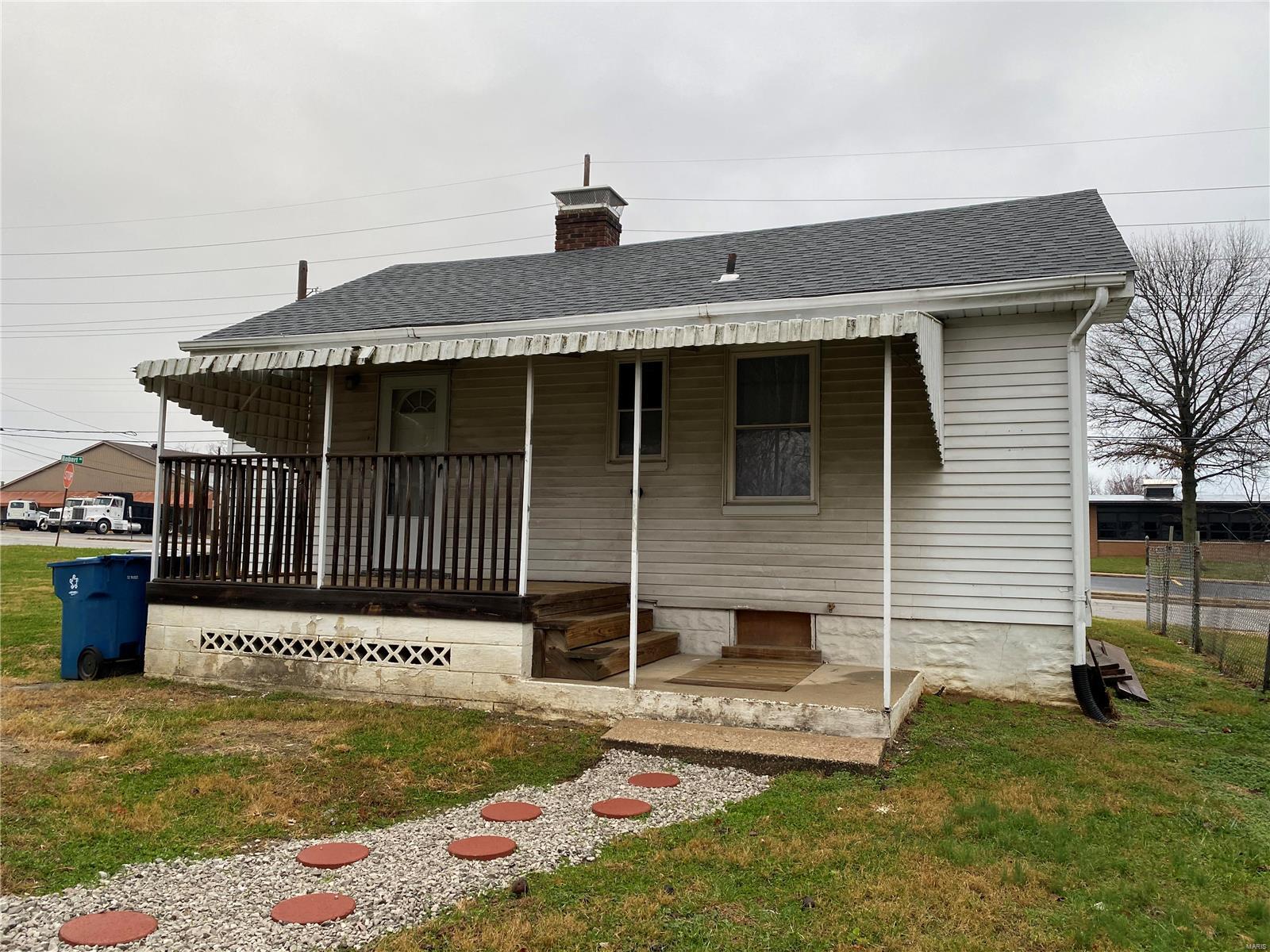 812 Milton Road Alton, IL 62002 - Photo 3 of 12 Gallery Image 3