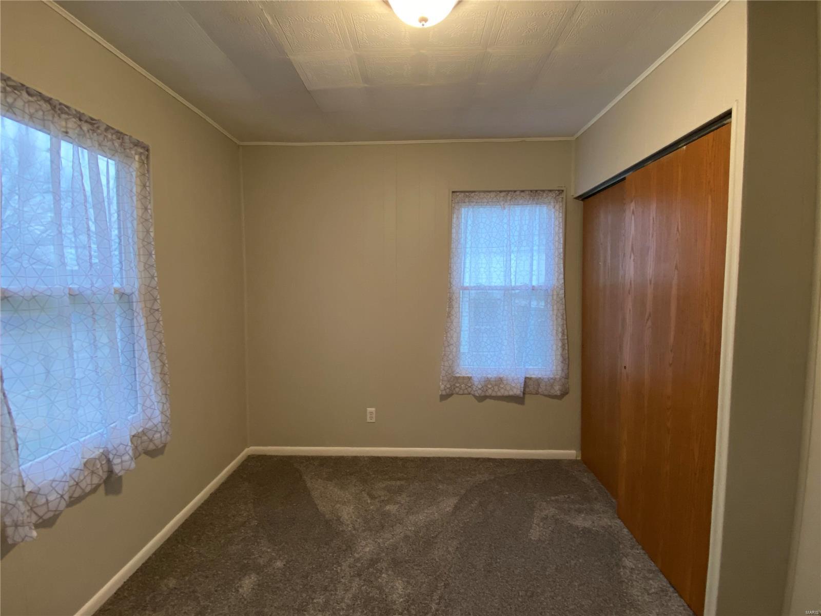 812 Milton Road Alton, IL 62002 - Photo 9 of 12 Gallery Image 9