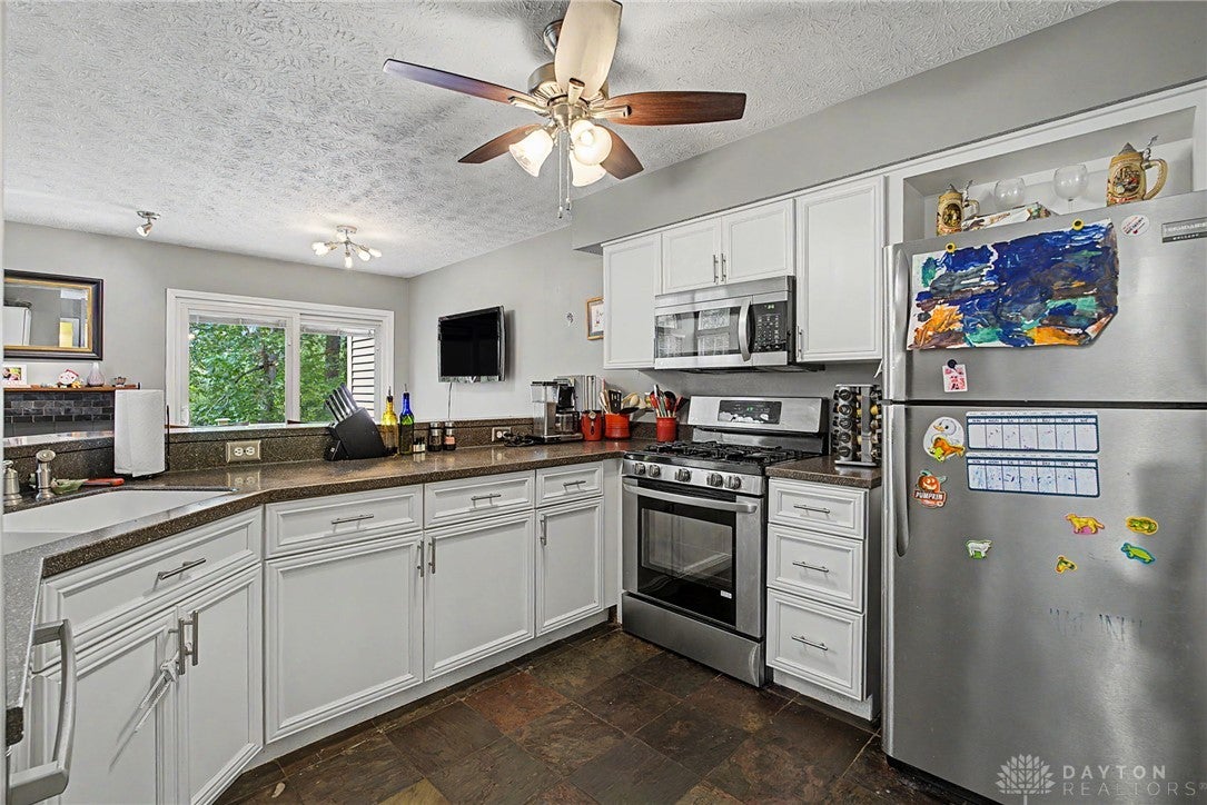 3932 West Summit Ridge Drive Beavercreek, OH 45430 - Photo 5 of 64 Gallery Image 5