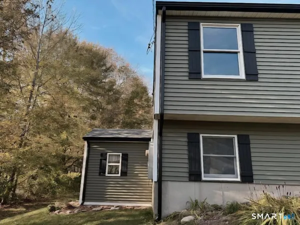 a view of a house front of house