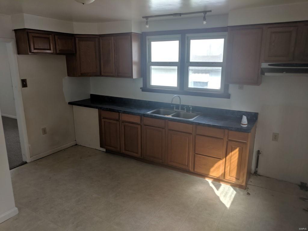 905 Rixon Street, Unit 1/2 Alton, IL 62002 - Photo 4 of 10 Gallery Image 4
