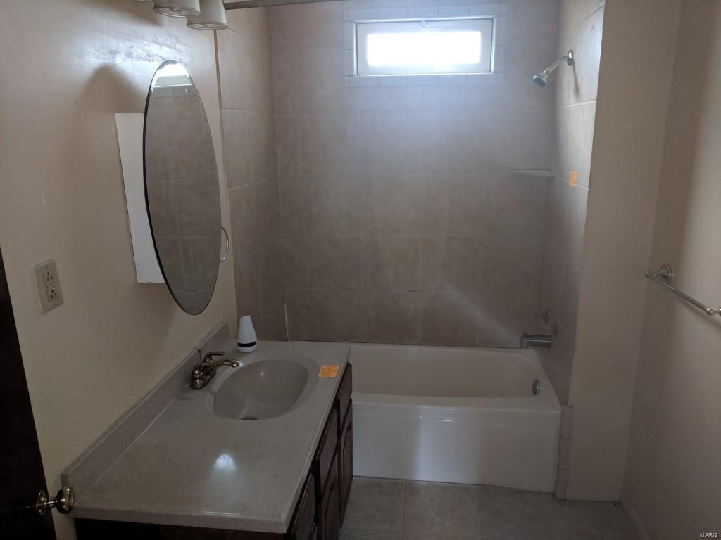 905 Rixon Street, Unit 1/2 Alton, IL 62002 - Photo 6 of 10 Gallery Image 6