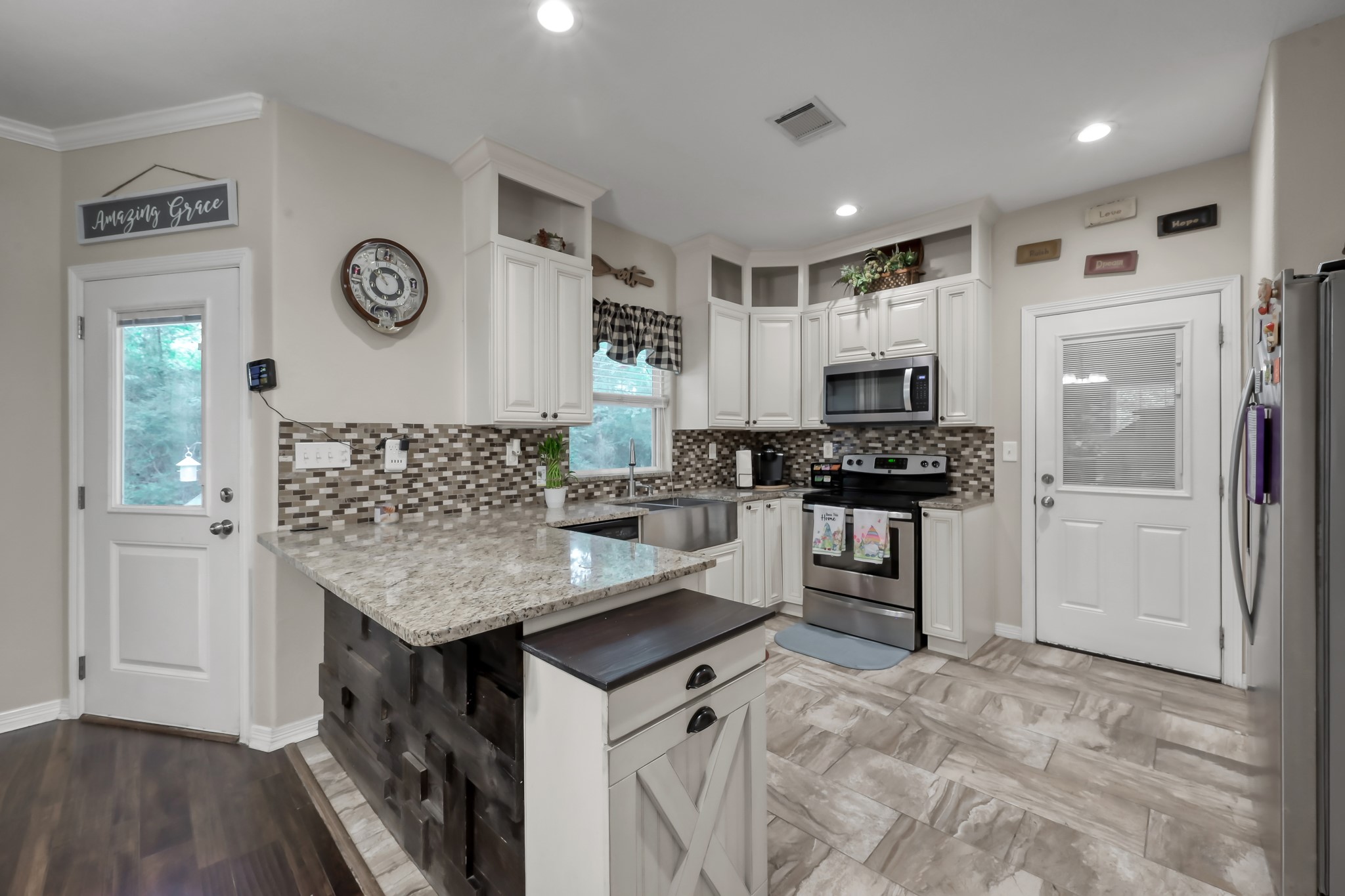 27 Lakewood Trinity, TX 75862 - Photo 13 of 36