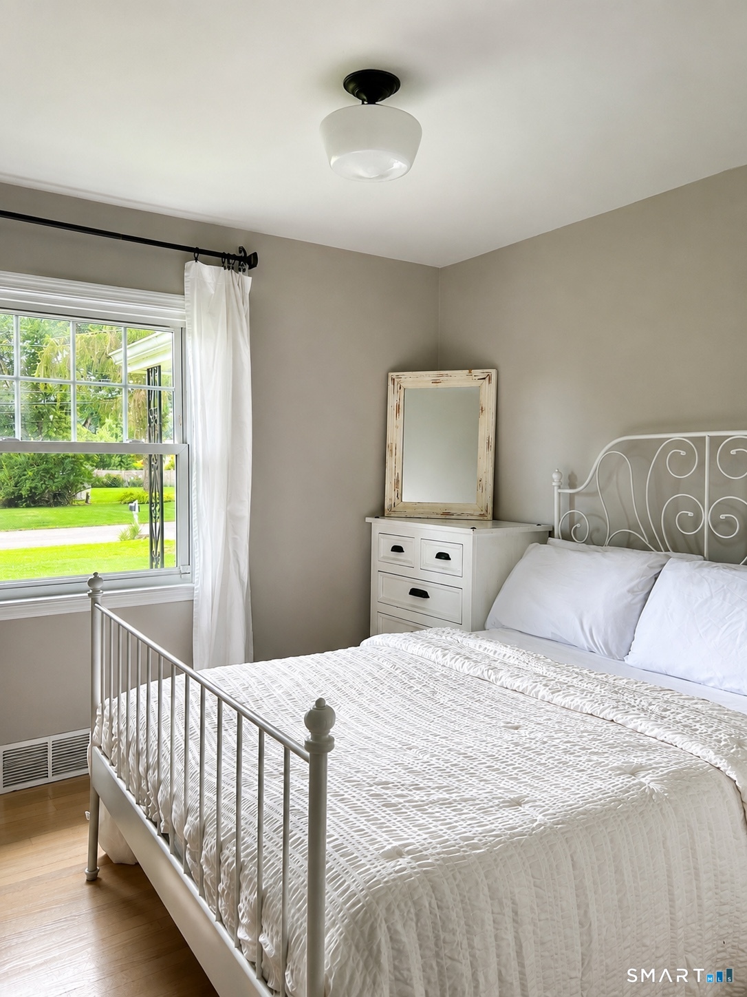 186 Schiller Road Fairfield, CT 06825 - Photo 11 of 15 Gallery Image 11