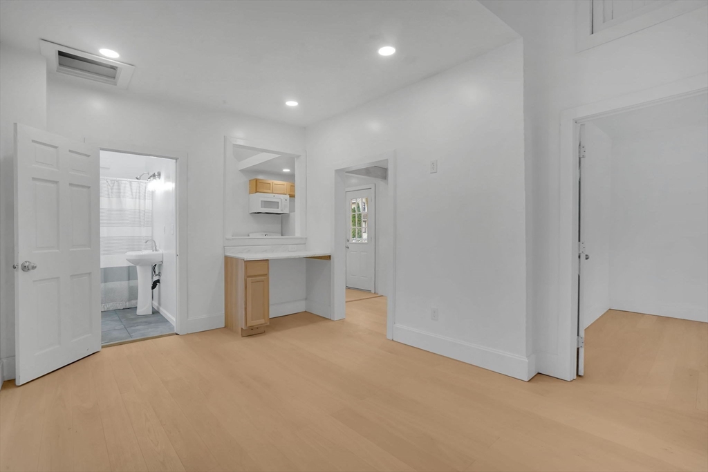 140 Wait Street Springfield, MA 01104 - Photo 11 of 28