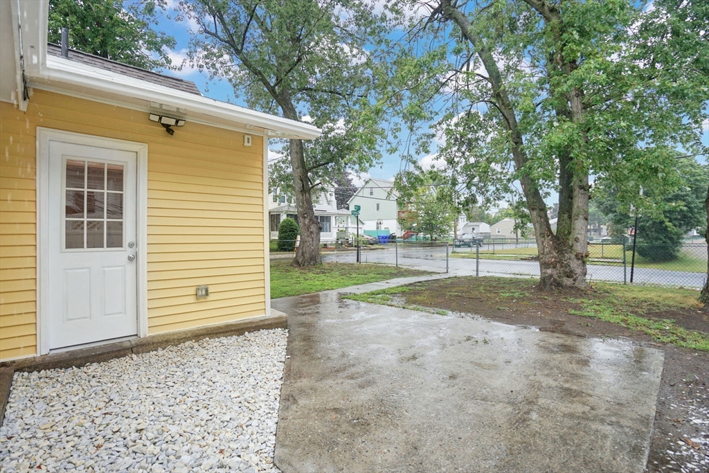 140 Wait Street Springfield, MA 01104 - Photo 23 of 28