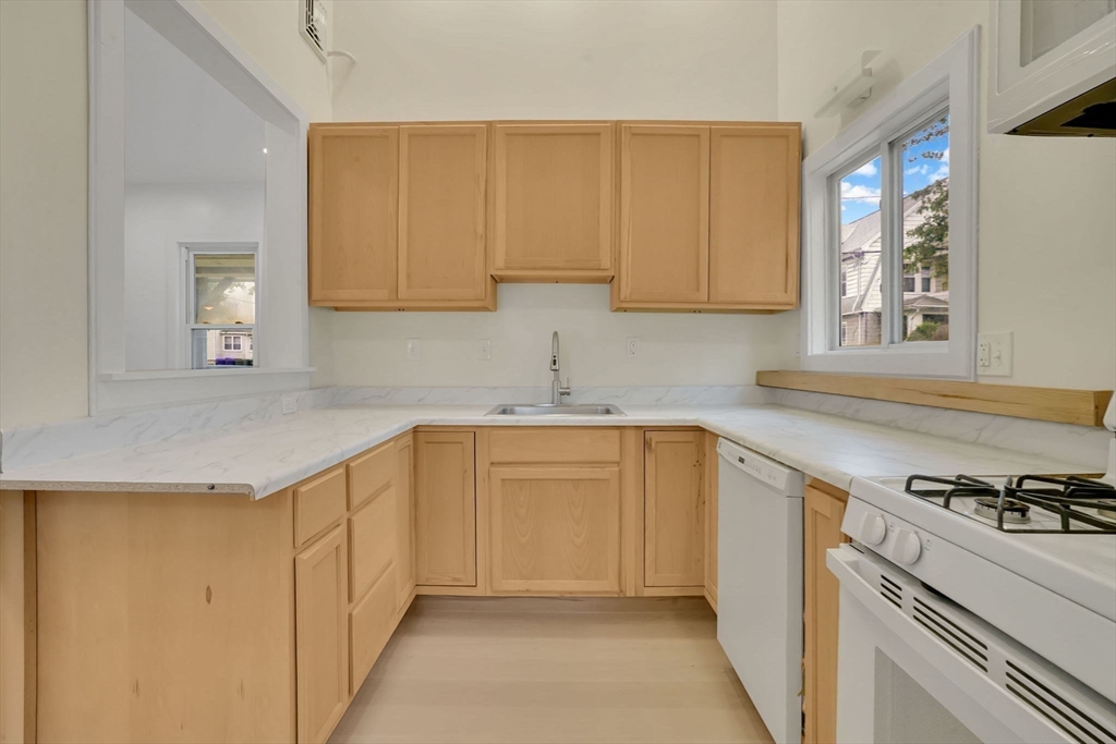 140 Wait Street Springfield, MA 01104 - Photo 6 of 28