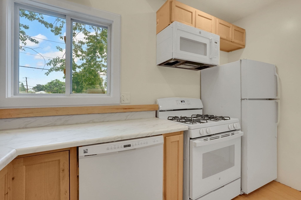 140 Wait Street Springfield, MA 01104 - Photo 7 of 28