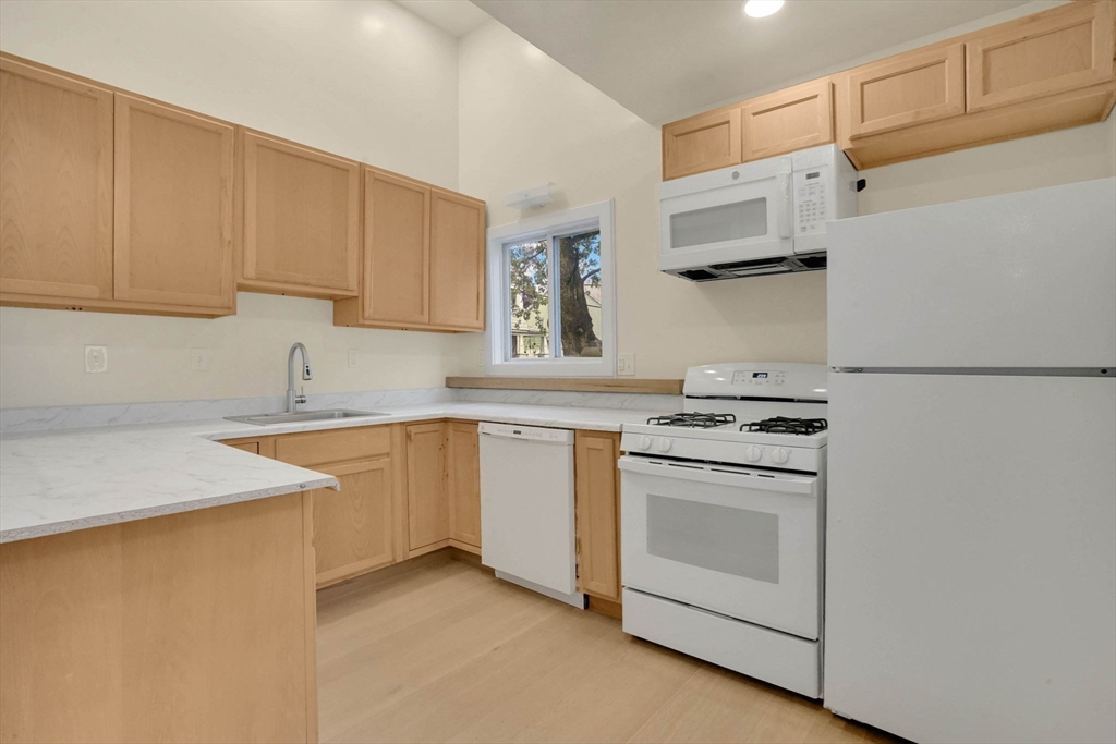 140 Wait Street Springfield, MA 01104 - Photo 8 of 28