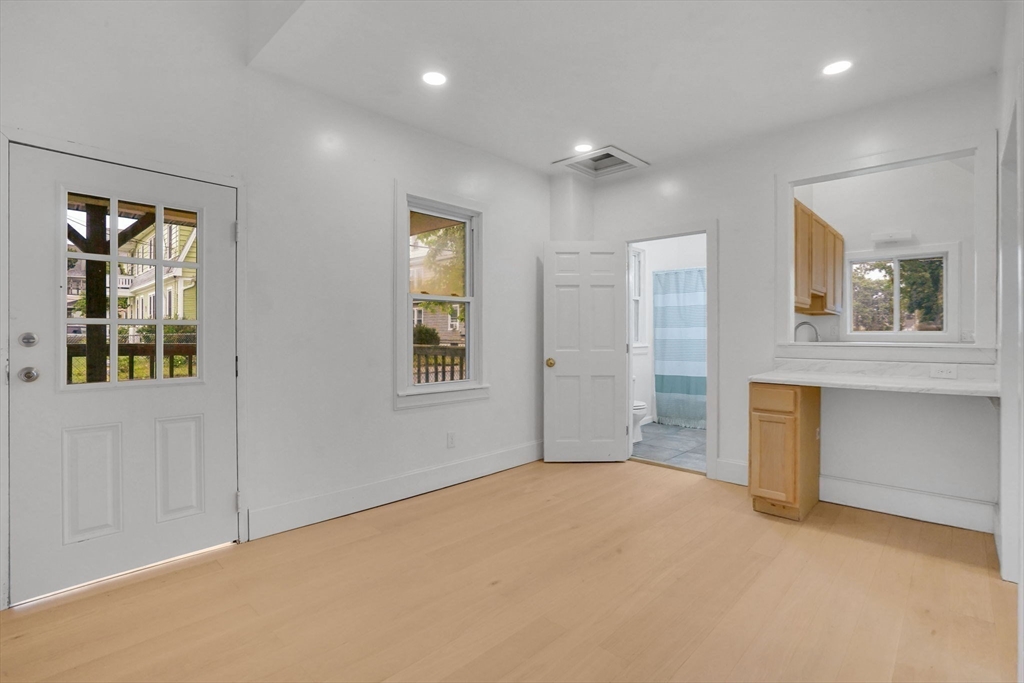 140 Wait Street Springfield, MA 01104 - Photo 10 of 28