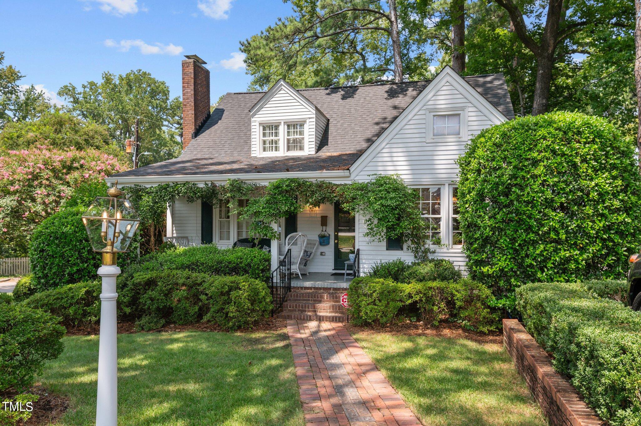 301 Hudson Street Raleigh, NC 27608 - Photo 2 of 36 55-web-or-mls-DSC_1691