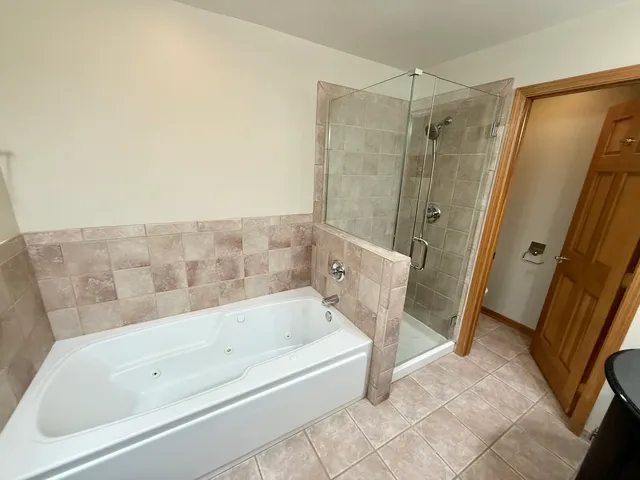 $3,995 | 153 Fulbright Lane, Schaumburg, IL 60194