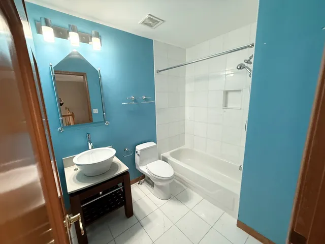 $3,995 | 153 Fulbright Lane, Schaumburg, IL 60194