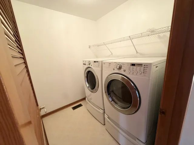 $3,995 | 153 Fulbright Lane, Schaumburg, IL 60194