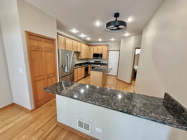 $3,995 | 153 Fulbright Lane, Schaumburg, IL 60194