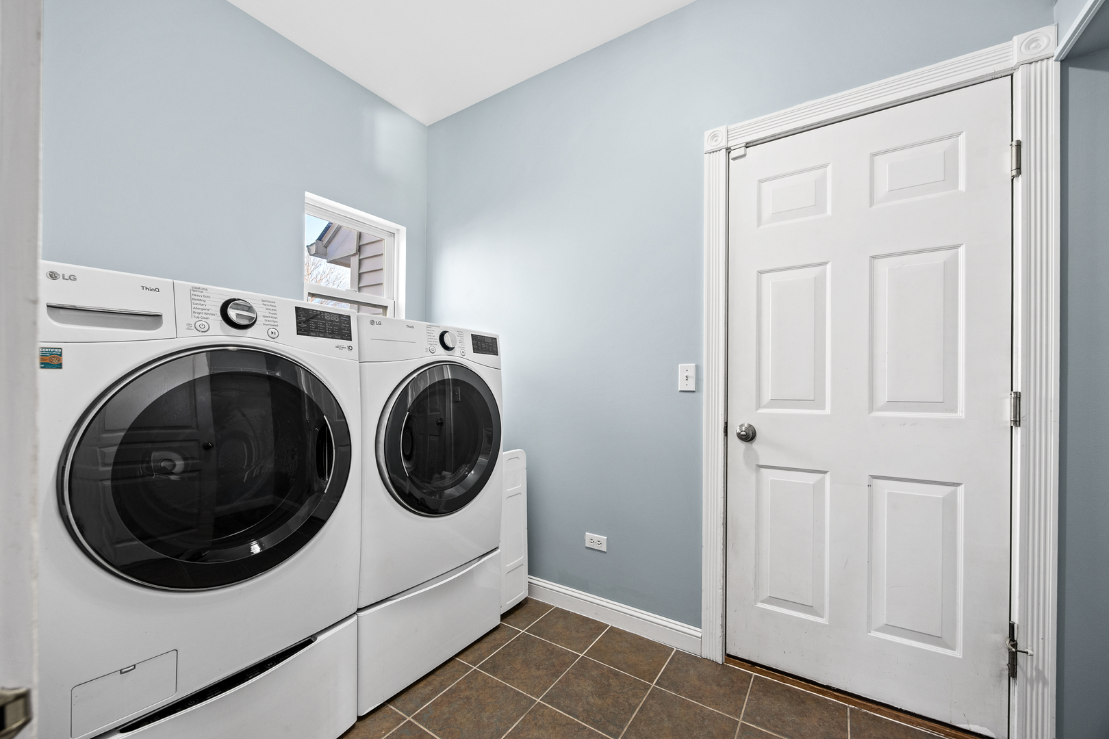 133 North Cranberry Street Bolingbrook, IL 60490 - Photo 21 of 46 a utility room with dryer and washer